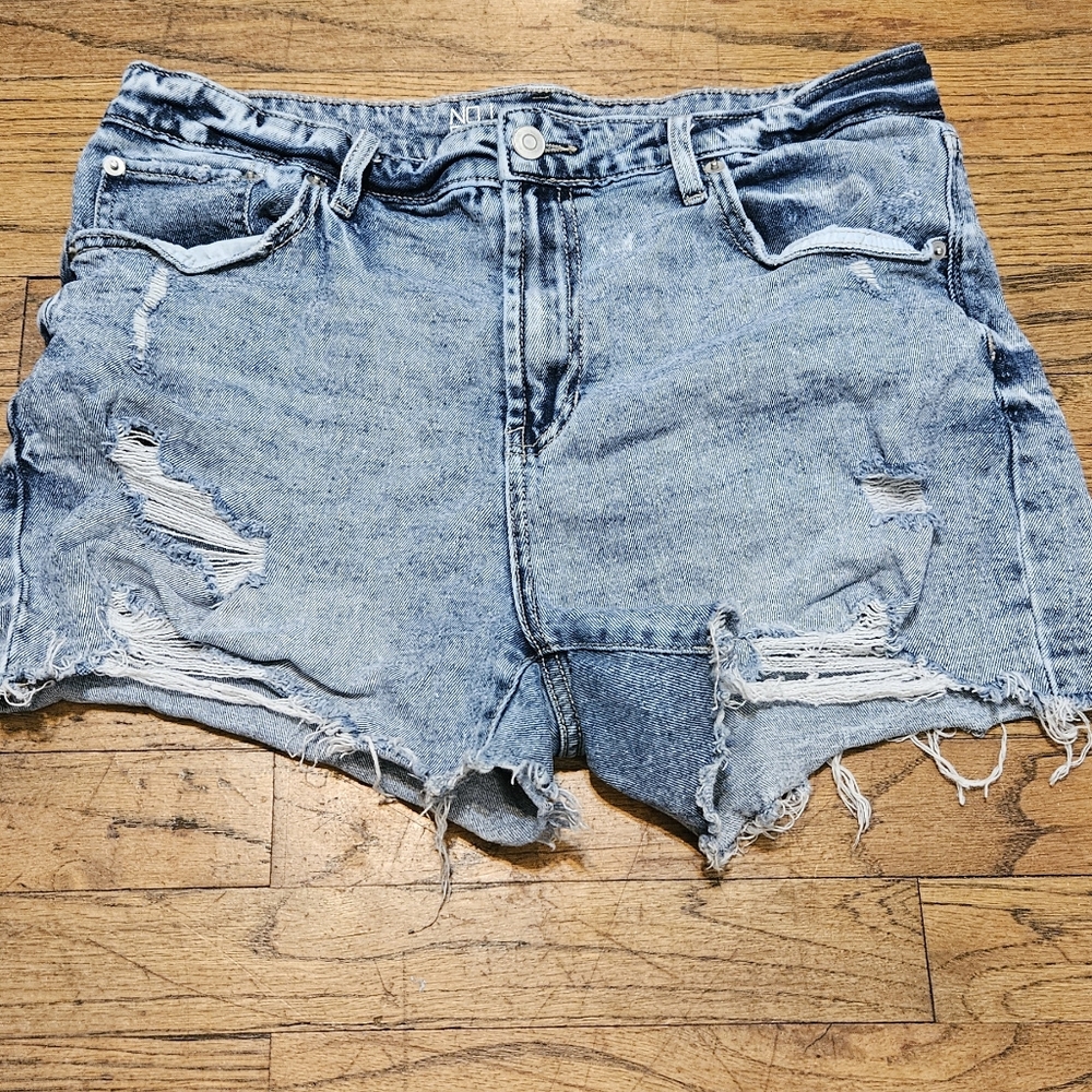 No boundaries distressed jean short shorts